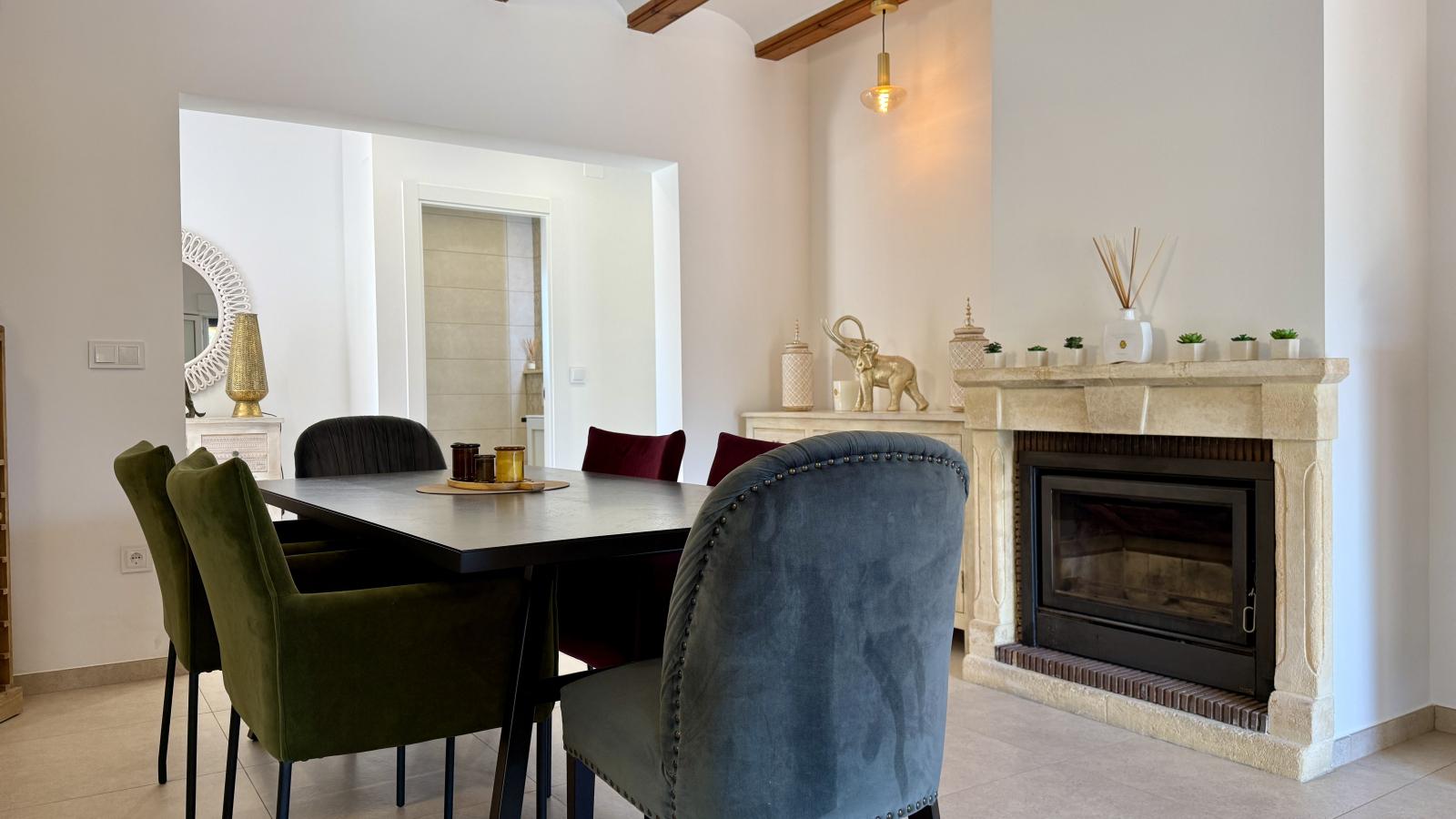 Villa de ensueño única cerca de Dénia, con una gran parcela esquinera y a pocos minutos a pie del mar.