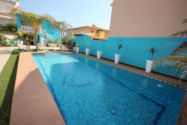 Strandvilla mit Pool und 2 Wohnungen, 6 Schlafzimmer, direkter Zugang zum Dünenstrand von Oliva