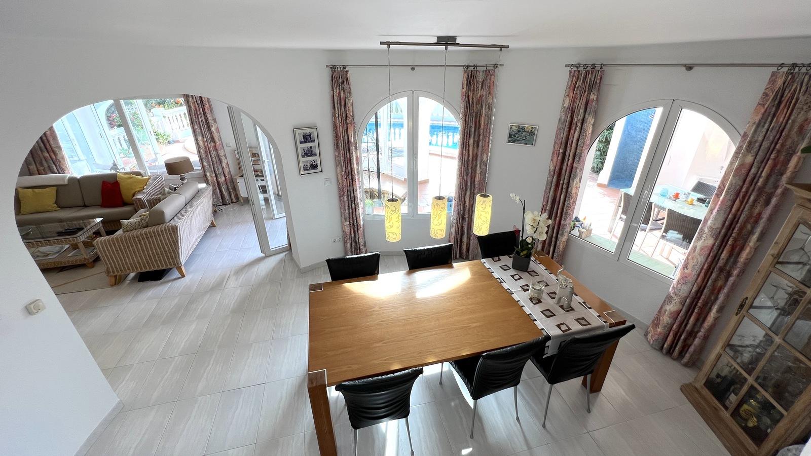 Top maintained villa, quiet and sunny only 200 metres from the sea.