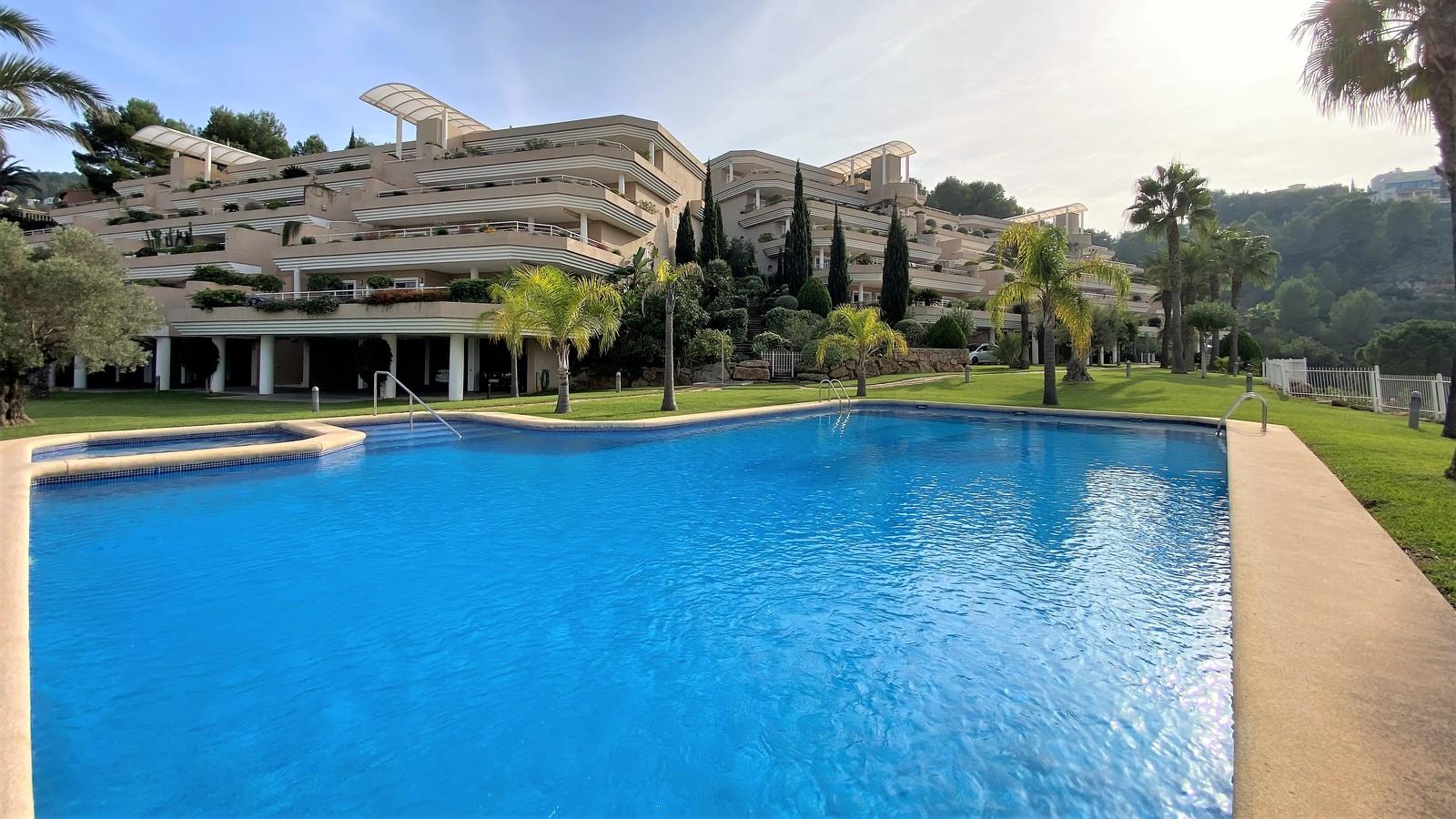 Apartamento de un dormitorio en la mejor ubicación de La Sella con piscina y vistas al mar