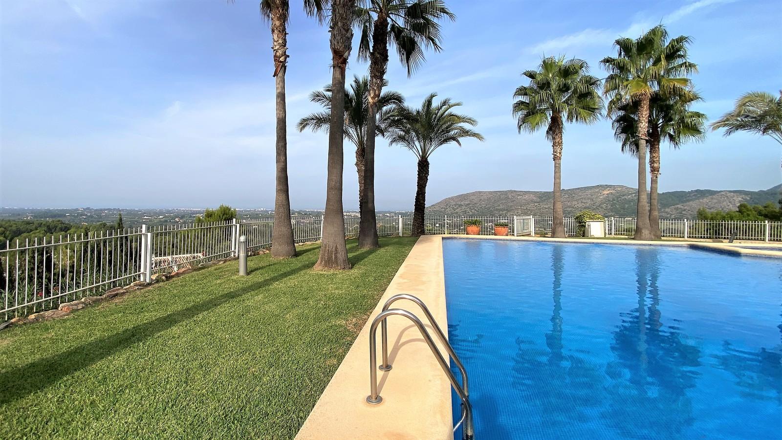 One-bed apartment in the best location in La Sella with pool and sea views