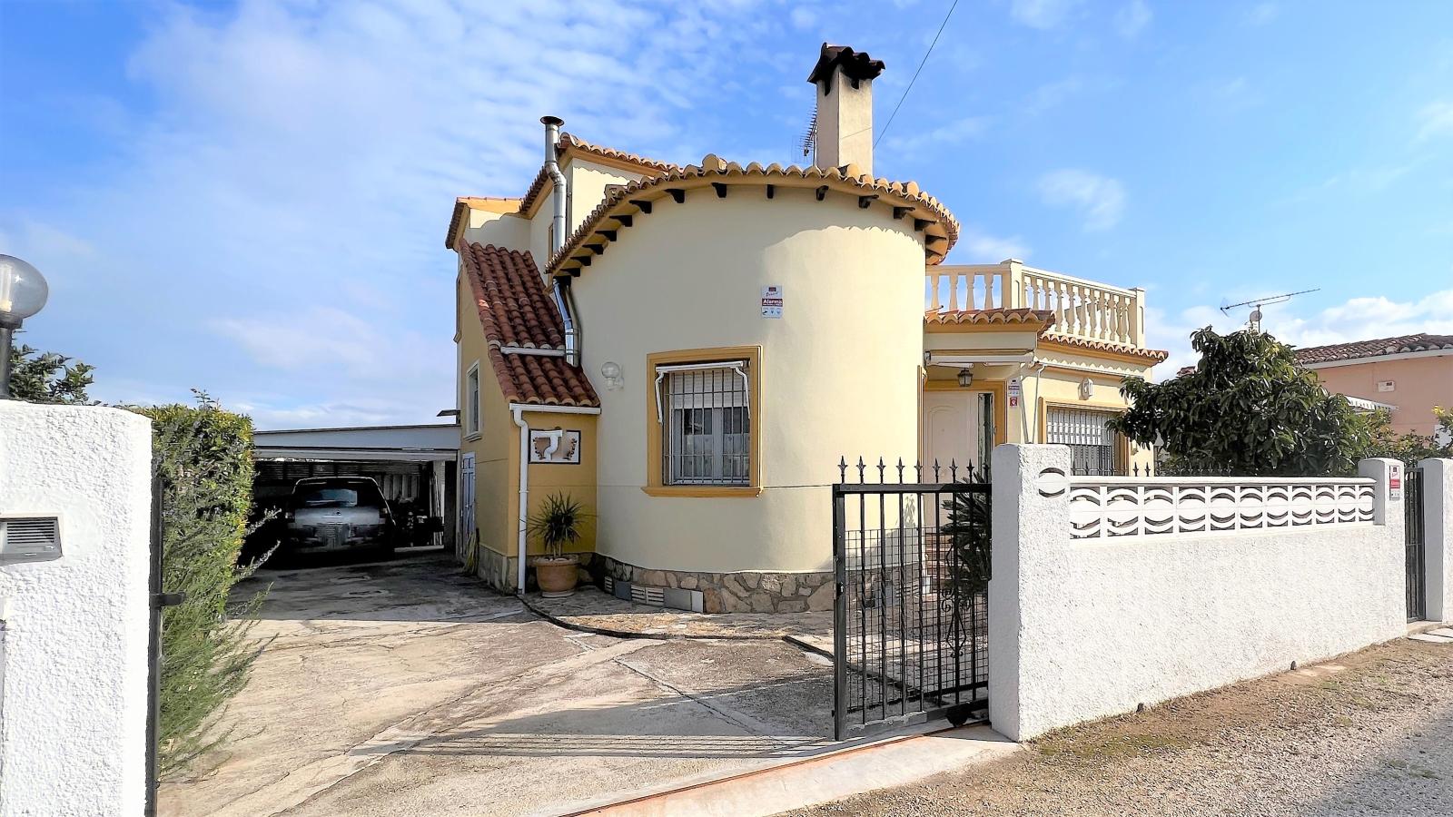 Charmante villa dans un quartier résidentiel calme d'Els Poblets, à distance de marche de la mer.