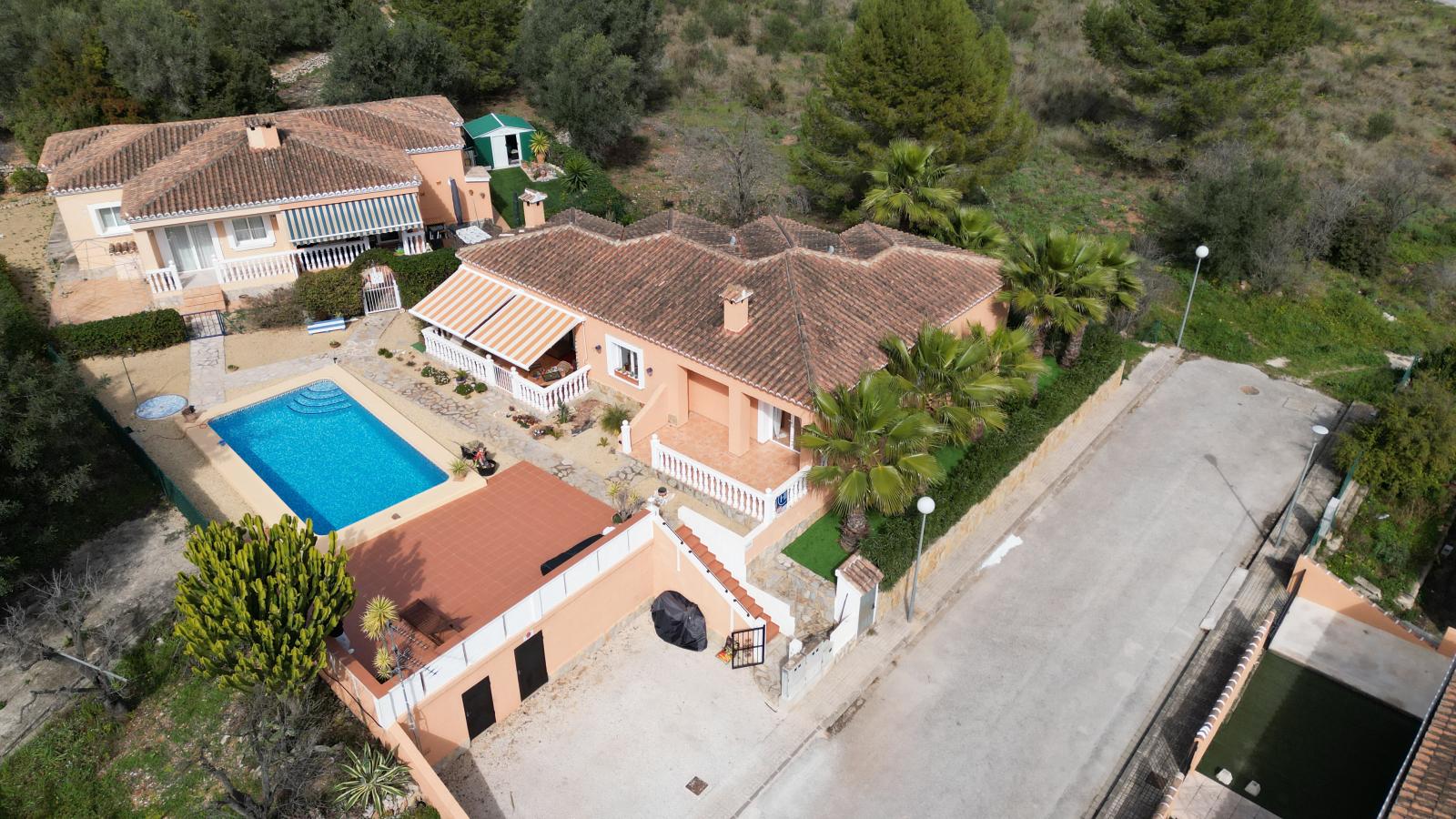 2 bedroom semi-detached house with communal pool in Alcalali.