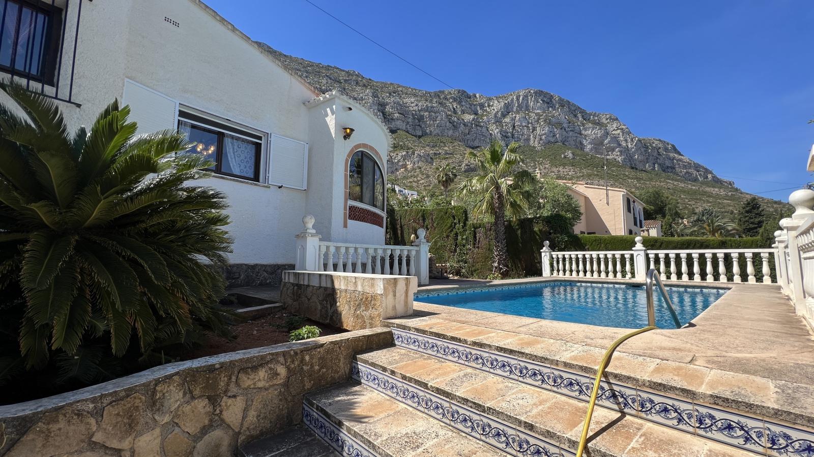 Rustikale Villa mit atemberaubendem Blick über Denia