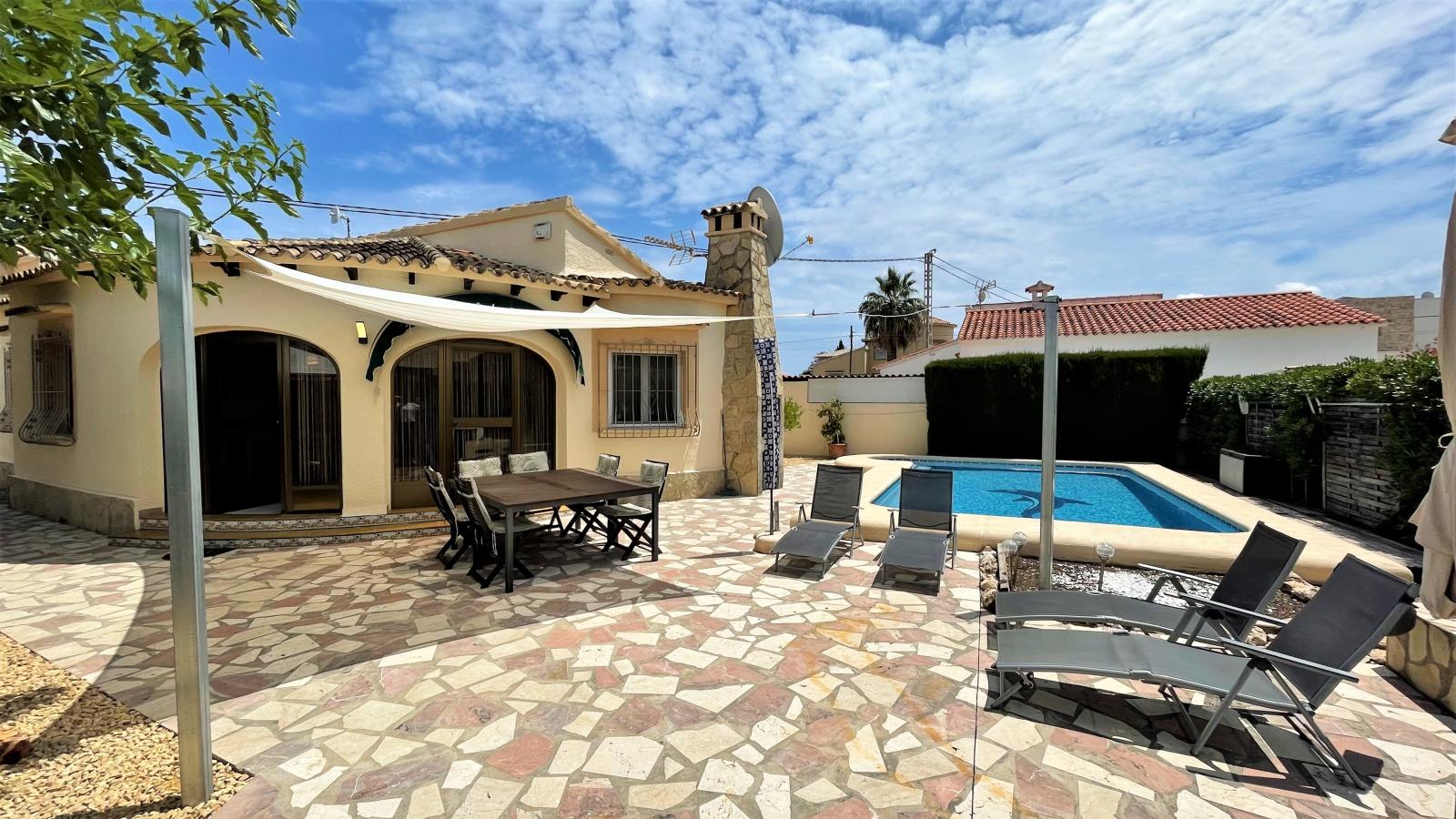 Charmante villa à Els Poblets, avec piscine, chauffage central, climatisation, jardin d'hiver et bien plus encore !