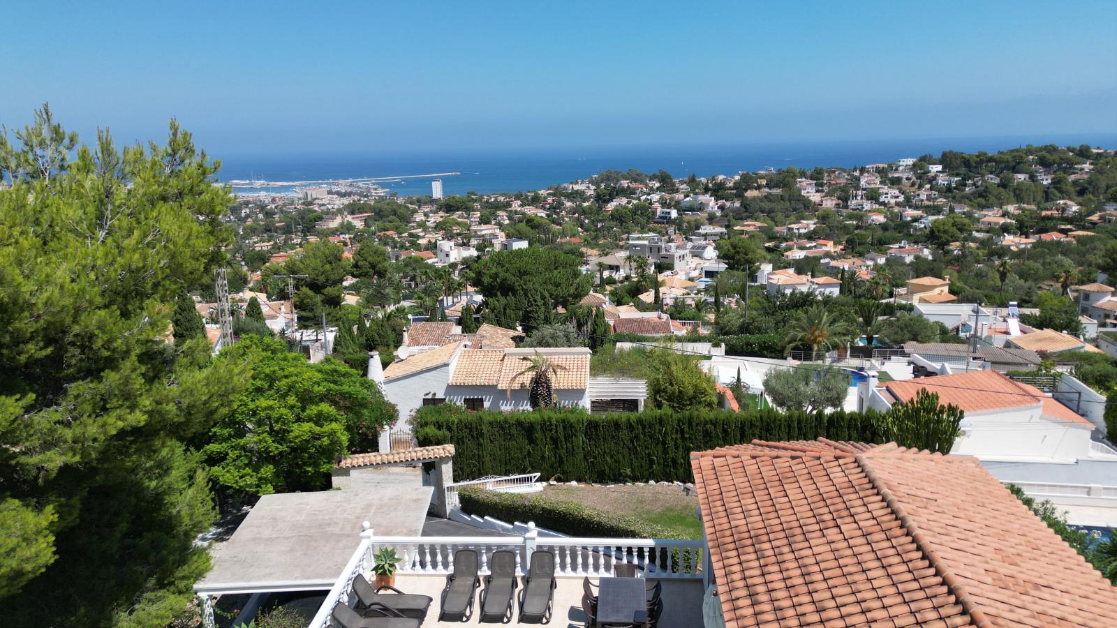 Very beautiful unique double villa with view over the harbor and the sea