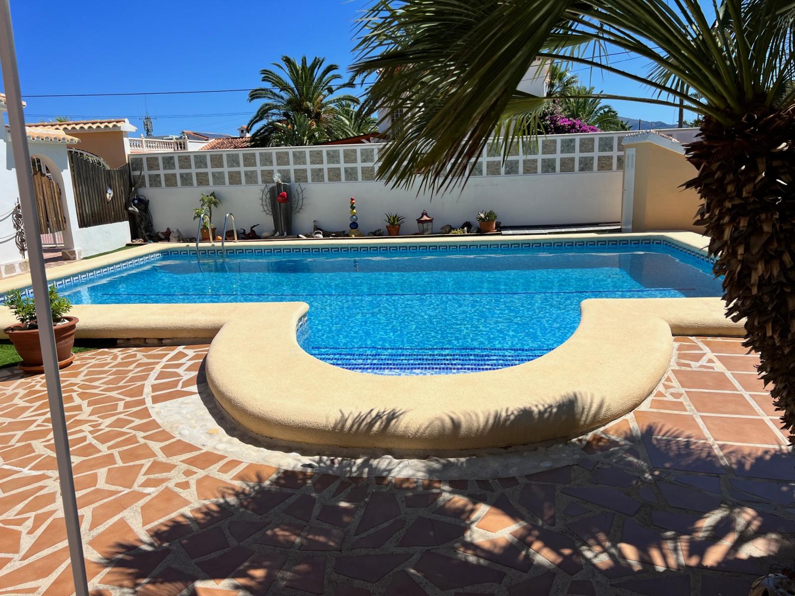 Maison individuelle ensoleillée à Els Poblets avec garage et piscine