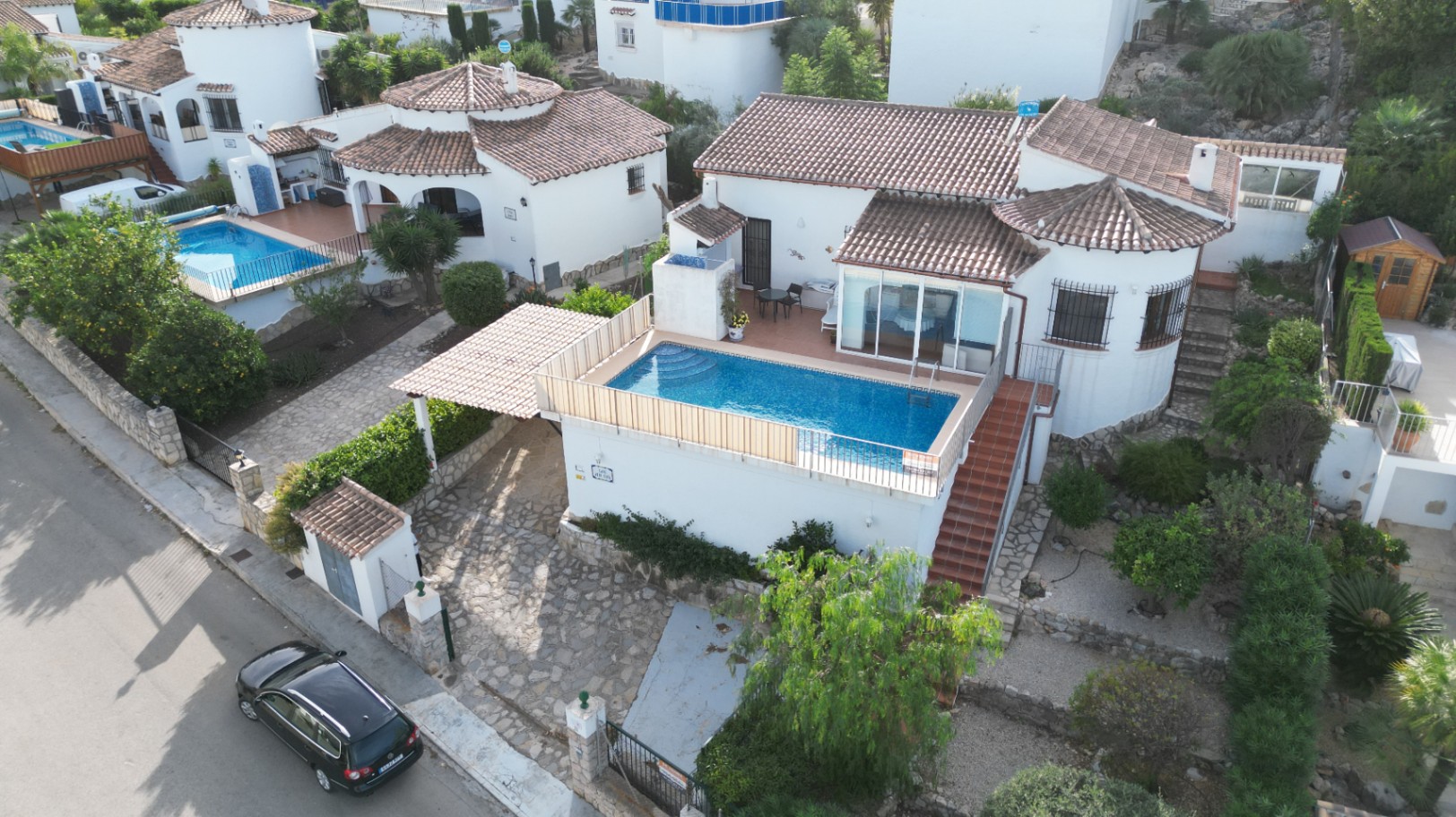 Beautiful 2 bedroom villa with sea views, swimming pool, central heating, carport, and much more.