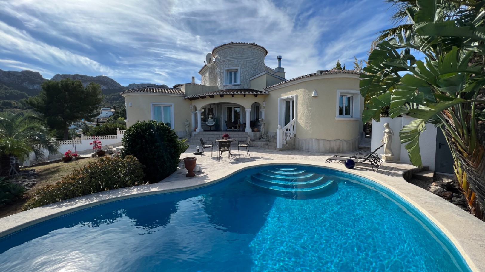 Sehr gepflegte Villa mit großem Grundstück und herrlichem Meerblick in Monte Pego