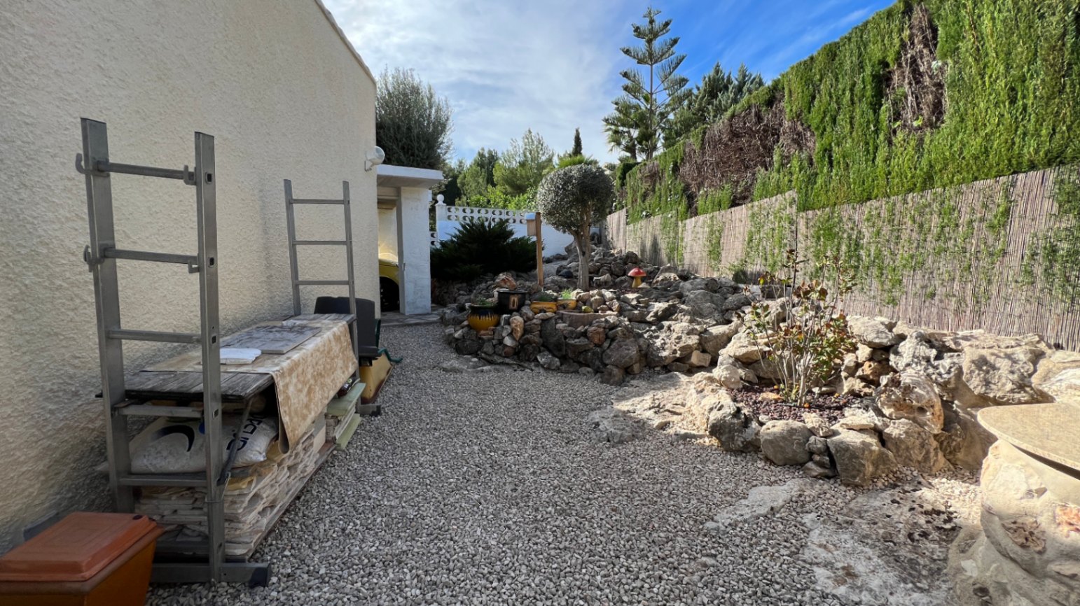 Very well maintained villa with large plot and stunning sea views in Monte Pego