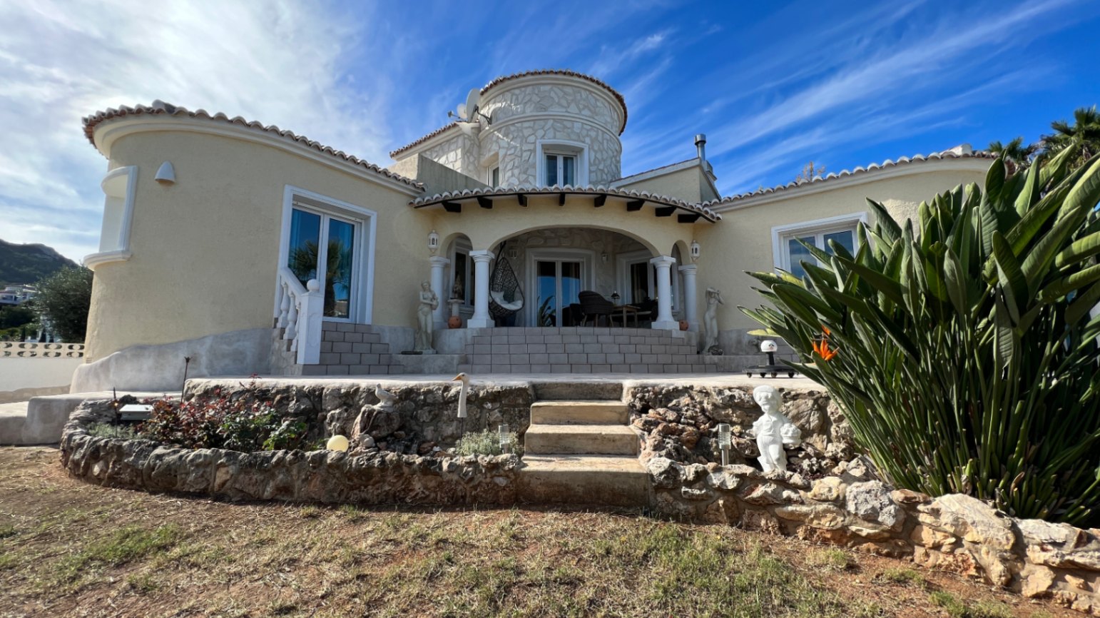 Sehr gepflegte Villa mit großem Grundstück und herrlichem Meerblick in Monte Pego