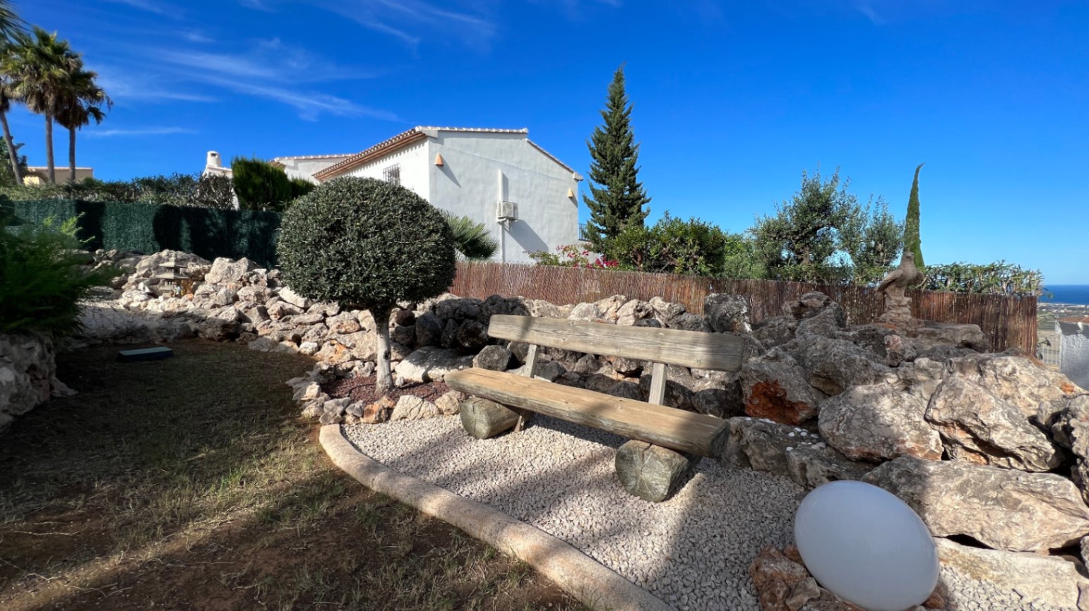 Very well maintained villa with large plot and stunning sea views in Monte Pego