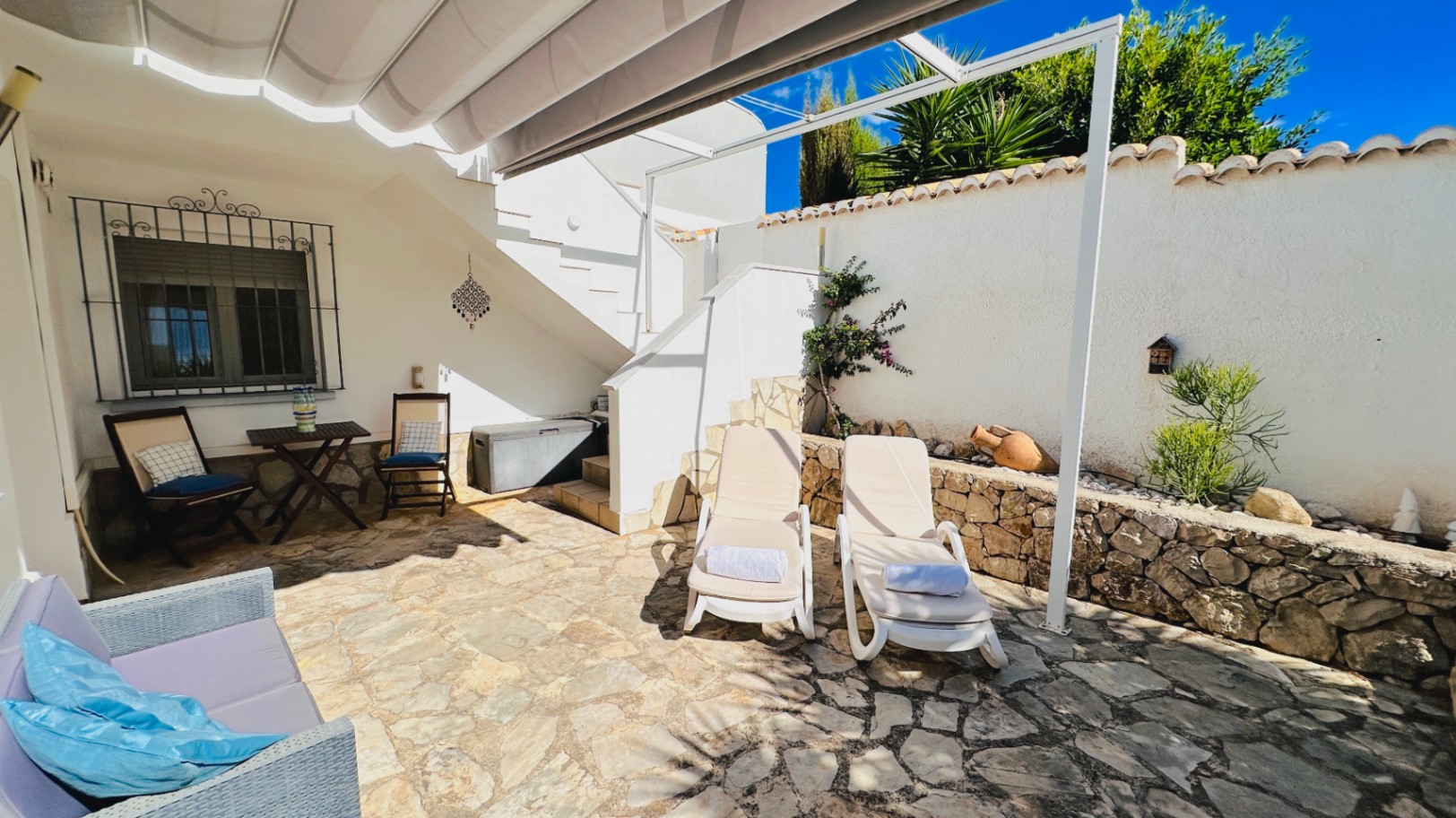 Very well maintained, top renovated villa with sea views and many extras.
