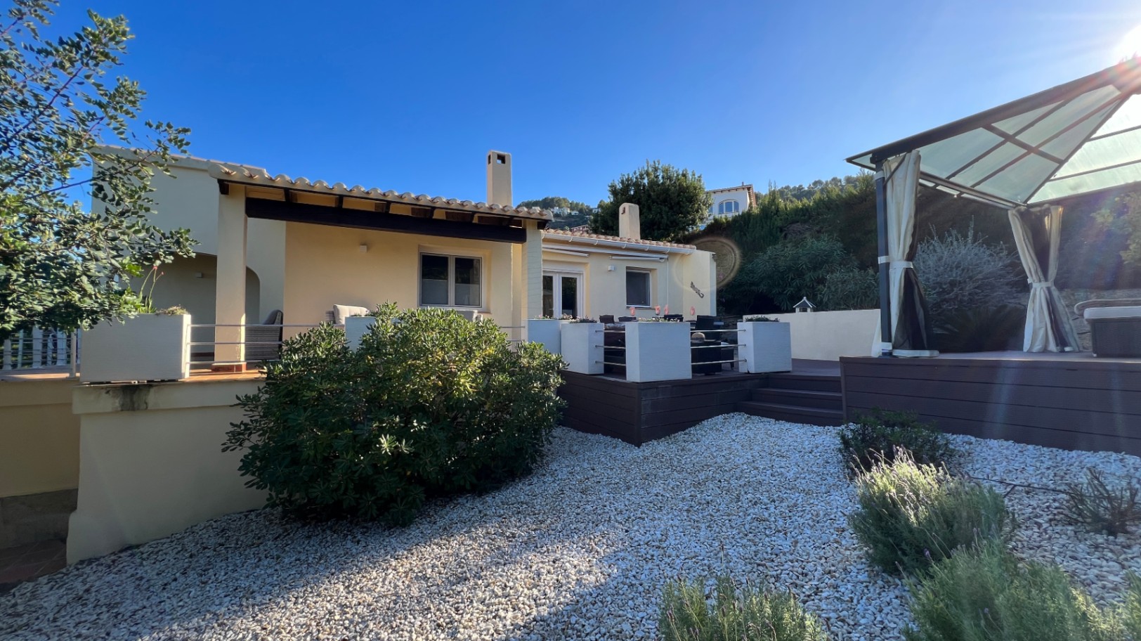 Beautifully renovated detached villa with private garden, car park and roof terrace in La Sella