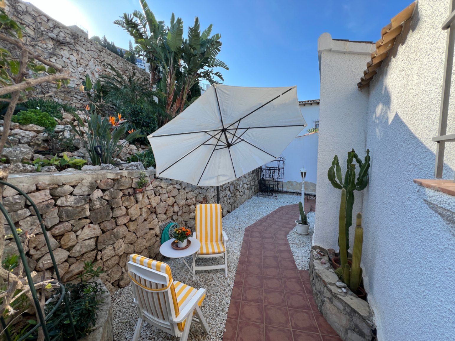 Makellose Villa mit freiem Meer-und Bergblick und separatem Apartment mit grosser Terrasse auf dem Monte Pego
